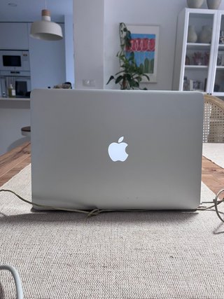 MacBook Air 13” 2015 i5 4GB 128GB SSD + Cargador
