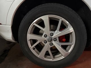 Llantas Audi con neumáticos R18.