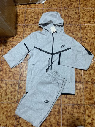Conjunto Nike Tech Gris