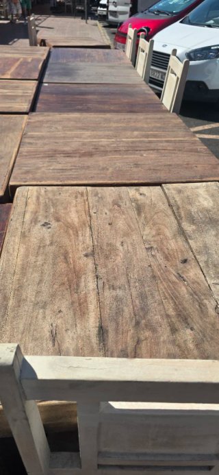 Conjunto de Mesas y Sillas de Madera de Teca