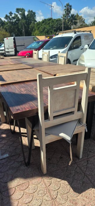 Conjunto de Mesas y Sillas de Madera de Teca