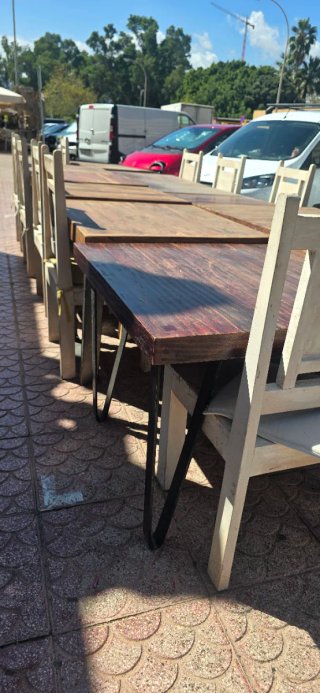 Conjunto de Mesas y Sillas de Madera de Teca