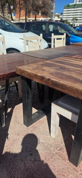 Conjunto de Mesas y Sillas de Madera de Teca