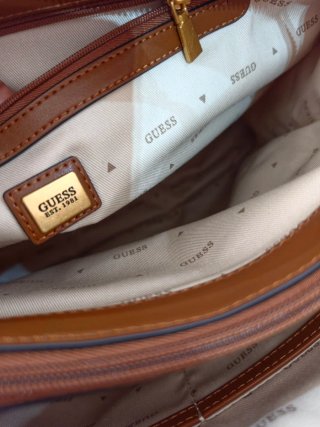 Bolso Guess bordado beige y marrón