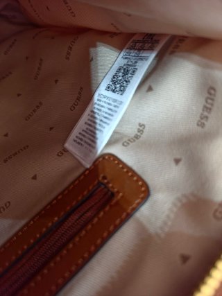 Bolso Guess bordado beige y marrón