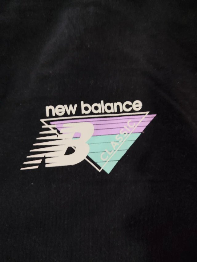 Camiseta New Balance Manga Larga Negra