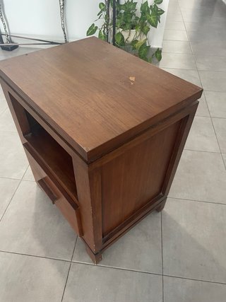 2 Mesitas de Noche de Madera