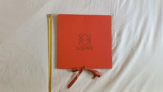 Pañuelo Seda LOEWE "Isabel la Católica". Nuevo.