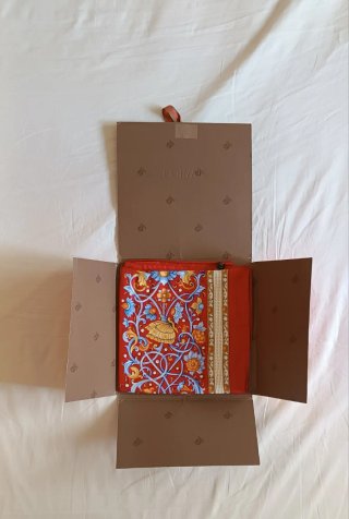Pañuelo Seda LOEWE "Isabel la Católica". Nuevo.