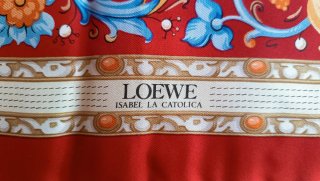 Pañuelo Seda LOEWE "Isabel la Católica". Nuevo.