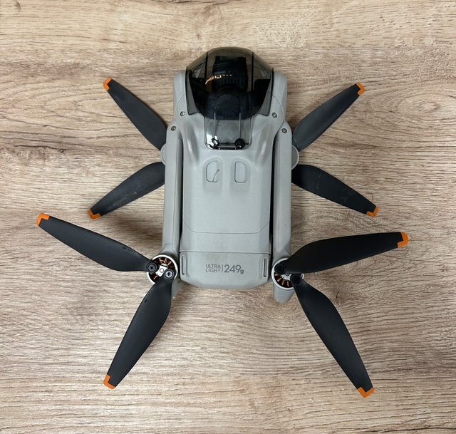 Dron DJI Mini 3 Fly More Combo - foto 3
