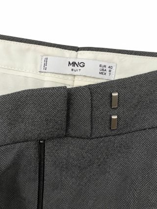 Pantalón capri gris