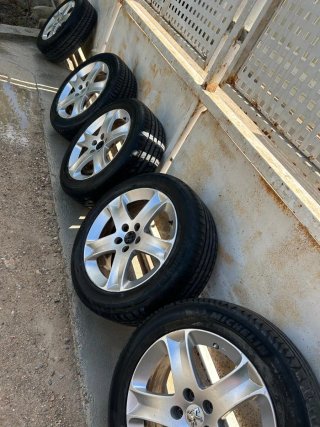 Llantas Peugeot con neumáticos Michelin