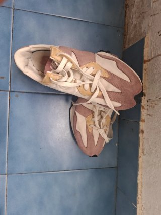 Zapatillas deportivas beige y rosa