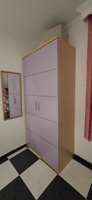 Dormitorio con cama individual