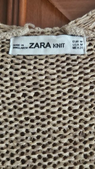Chaqueta de punto Zara.