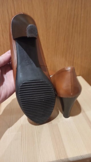 Zapatos de tacón marrones mujer