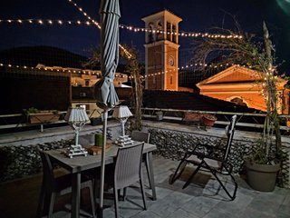 Palazzetto cielo-terra semindipendent con giardino