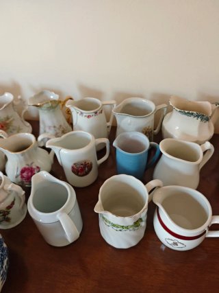 Jarrones y Lecheras de Porcelana