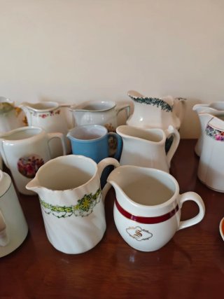Jarrones y Lecheras de Porcelana