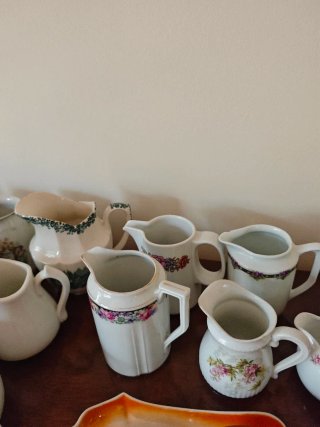 Jarrones y Lecheras de Porcelana