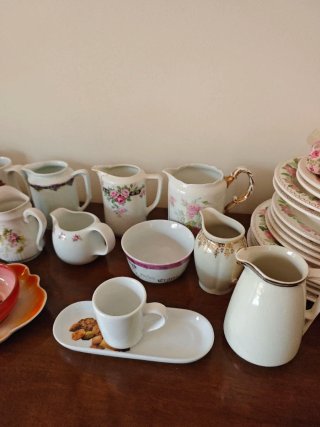 Jarrones y Lecheras de Porcelana