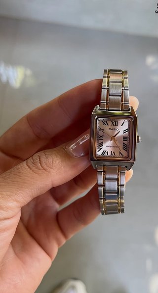 Reloj Casio Rectangular Dorado y Plateado