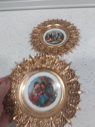 Set de 2 Platos Decorativos con Marco Dorado