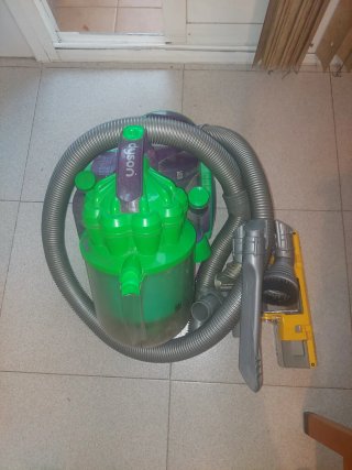 Aspiradora Dyson DC08