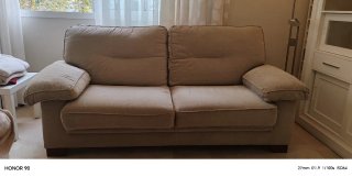 Sofá de tela beige