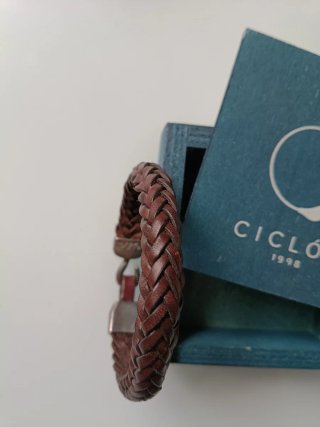 Pulsera de cuero Ciclón