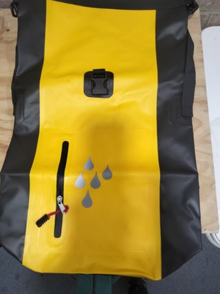 Mochila Impermeable 25L Negra y Amarilla
