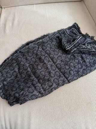 Fular Calvin Klein Mujer Negro Gris