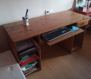 Escritorio de madera natural