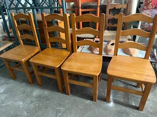 Set de 4 sillas de madera de pino