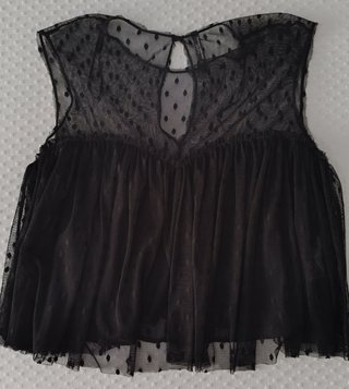 Blusa negra transparente con lunares