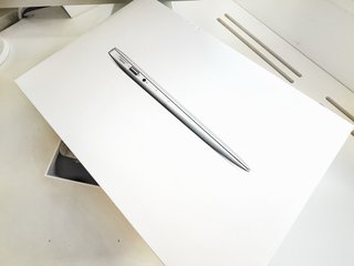 MacBook Air 11,6 i5 4GB 256GB SSD
