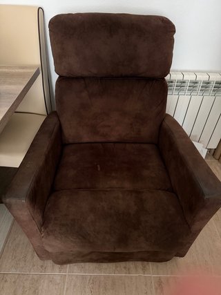 Sillón marrón de ante