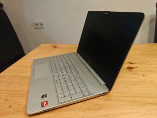Portátil HP Ryzen 5 8GB RAM con W11