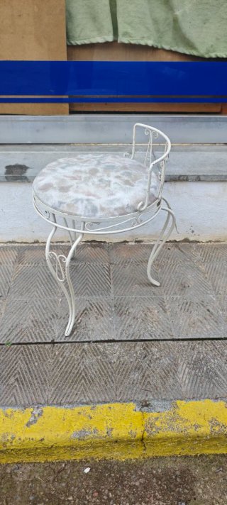 Silla tocador vintage hierro forjado