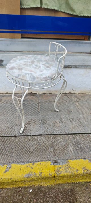 Silla tocador vintage hierro forjado