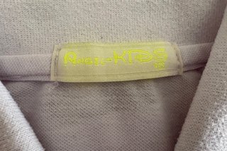 2 polos de uniforme blancos