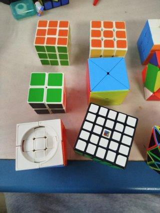 Lote de cubos de rubik escríbeme por el precio!