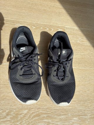 Nike Tanjun Talla 42 Negras