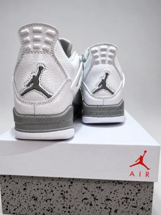 Air Jordan 4 Retro en blanco y gris, NUEVAS