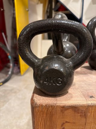 Juego Kettlebells 16-10-8-4 kgs + disco 5kg