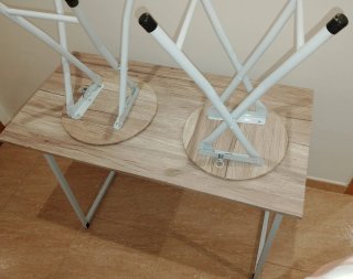 Conjunto de Mesa y 2 Taburetes de Cocina