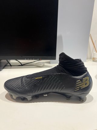 Botas de fútbol New Balance negras