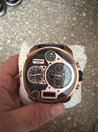 Reloj Diesel Negro y Dorado
