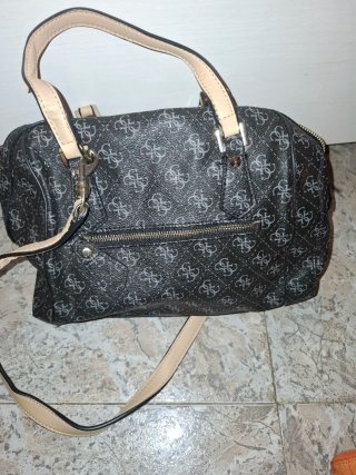 Bolso Guess Negro y Beige